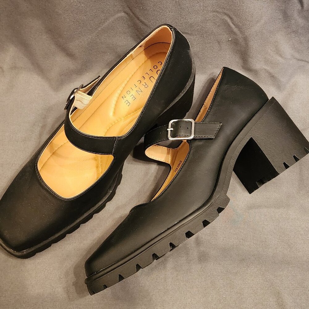 Journee size 10 "Gladys" Mary Jane pump NEW